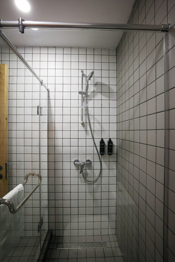 Bathroom 3, Sazano Wine Cellar & Hotel, Terjola