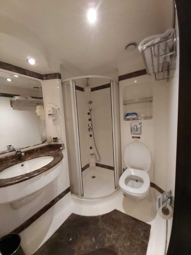 Bathroom, Nile Cruise Cairo Hotel, Qasr an-Nil