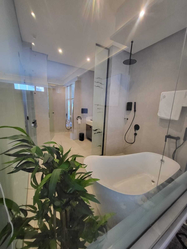 Bathroom 5, msharef almoden hotel, Riyadh