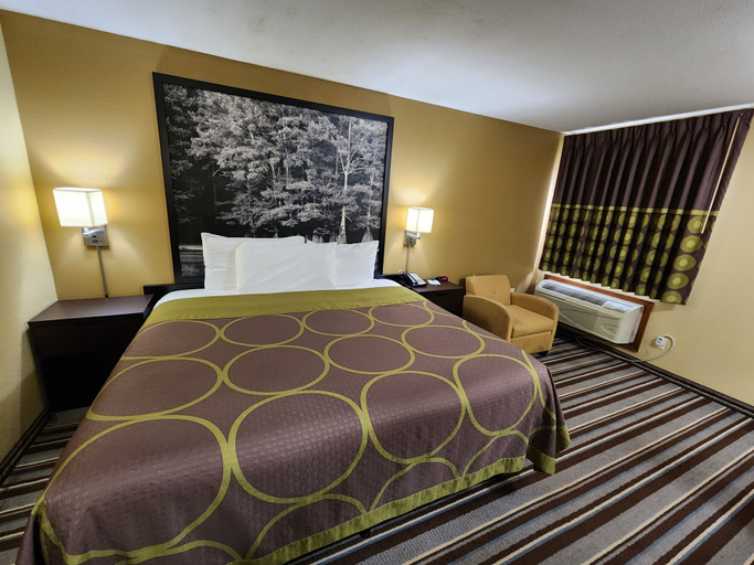 Bedroom 3, Super 8 by Wyndham Pine Bluff, Jefferson