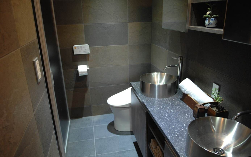 Bathroom 3, Phoenix Cocoon, Hakuba