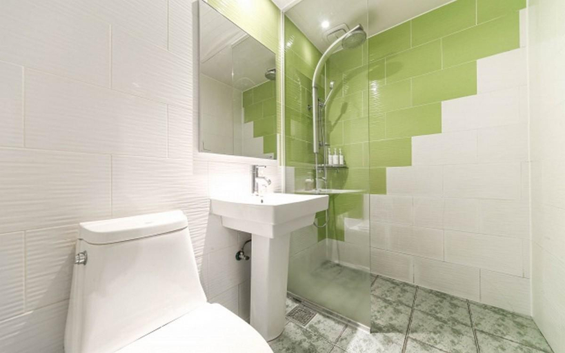Bathroom 5, Pohang Jukdo Market G1, Pohang