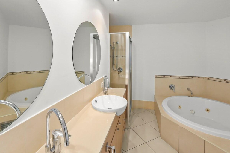 Bathroom 3, Seascape, Cairns