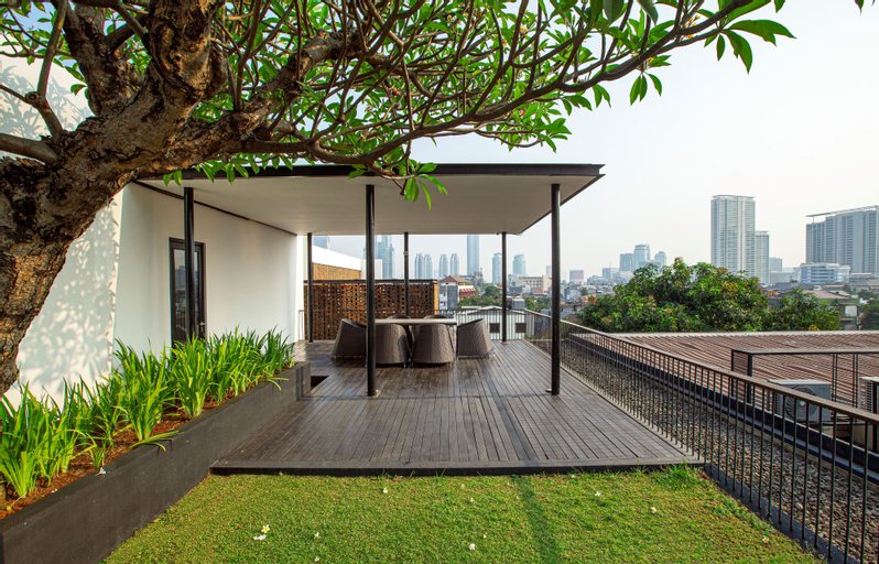 Exterior & Views 7