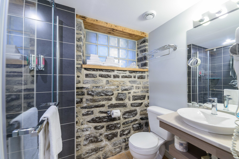 Bathroom 4, Auberge Aux deux Lions, Communauté-Urbaine-de-Québec