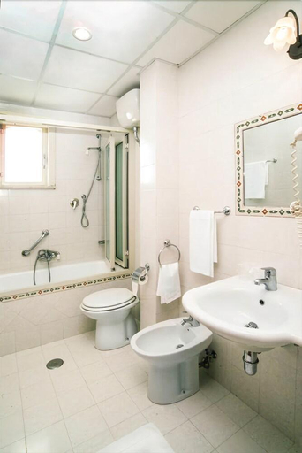 Bathroom 4, delle Palme, Messina