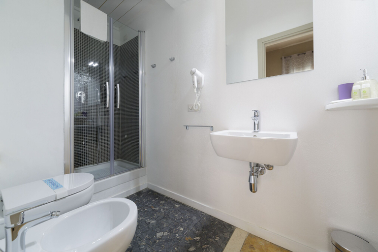 Bathroom 5, Guest House Sonnino 37 Cagliari, Cagliari