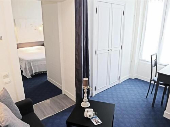 Bedroom 3, Hôtel des Pins, Manche