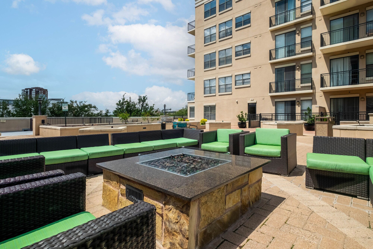 Exterior & Views 2, Executive Suite With Pool & Gym, Dallas
