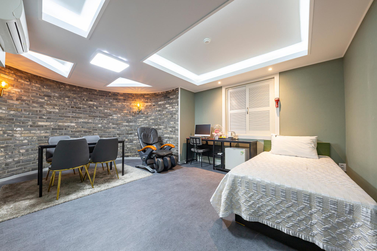 Bedroom 2, Cheonan Ten Hotel, Ansoeng