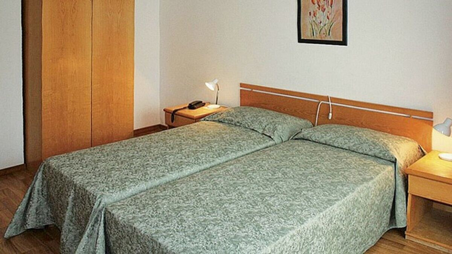 Bedroom 2, Life Hotels Des Alpes, Trento