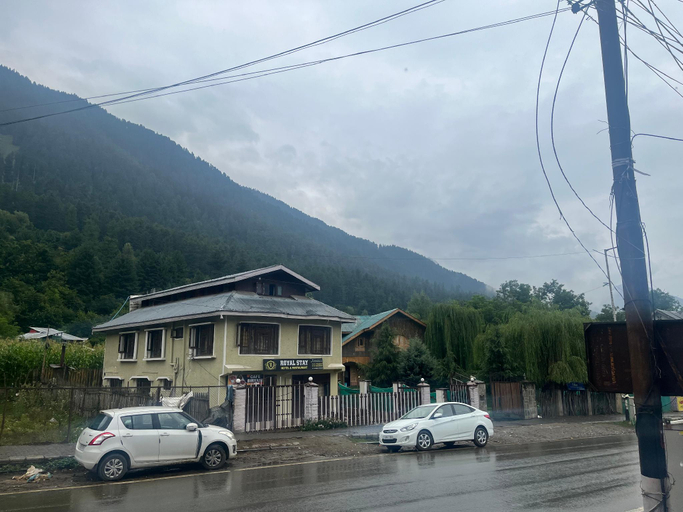 Others 5, Jahangir Cottage Pahalgam, Anantnag