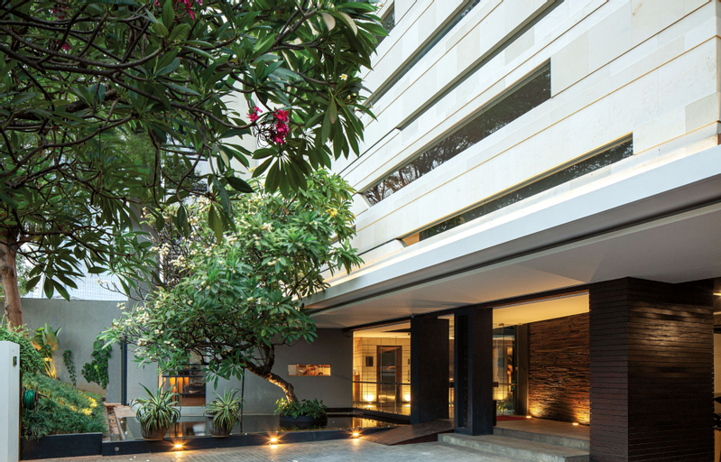 Exterior & Views 30