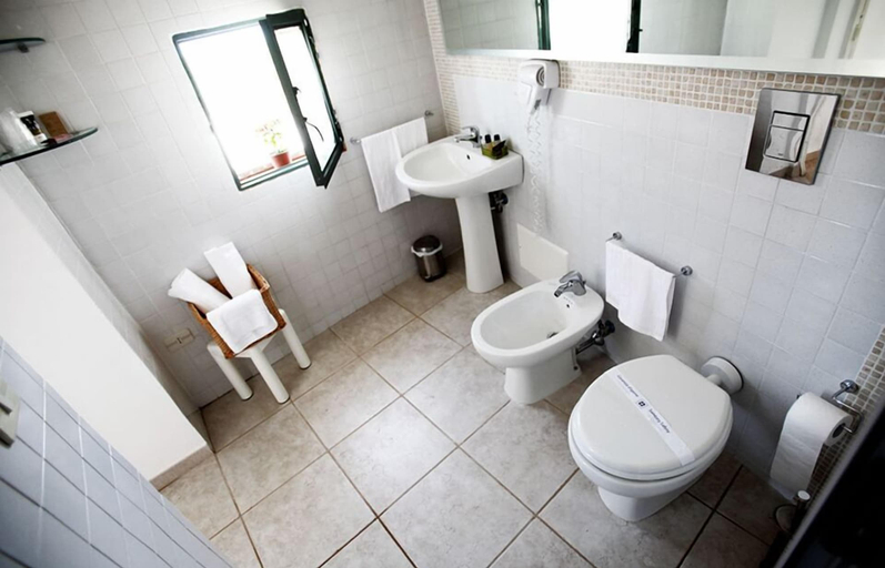 Bathroom 5, Masseria Tutosa, Brindisi