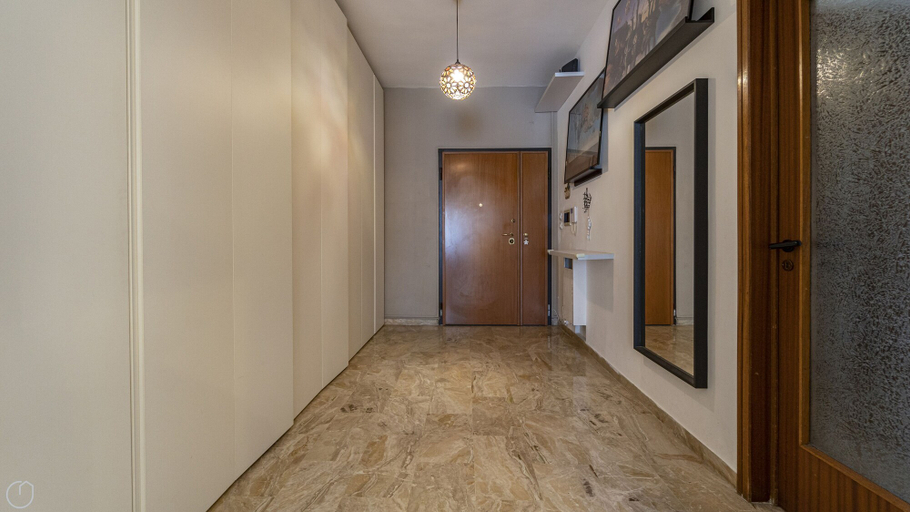 Interior entrance 4, Boninsegna 1, Bologna