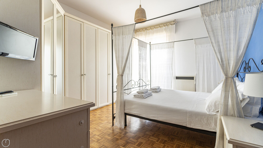 Room 3, Boninsegna 1, Bologna