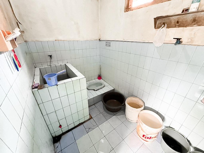 Bathroom, Evis Homestay at Desa Wisata Selasari, Pangandaran