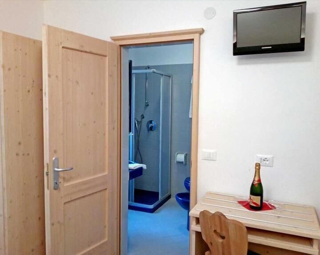 Bedroom 4, Life Hotels Des Alpes, Trento