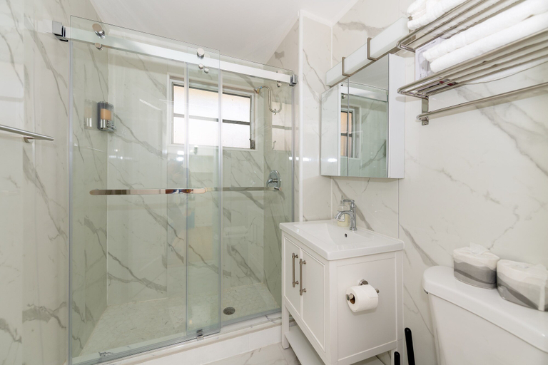 Bathroom, 545 Michigan Avenue Apartments, Miami-Dade
