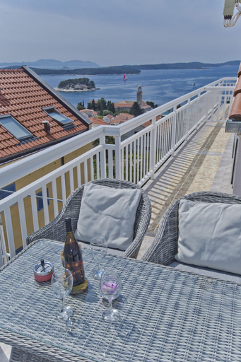 Others 5, Apartmani Kresic 1, Hvar