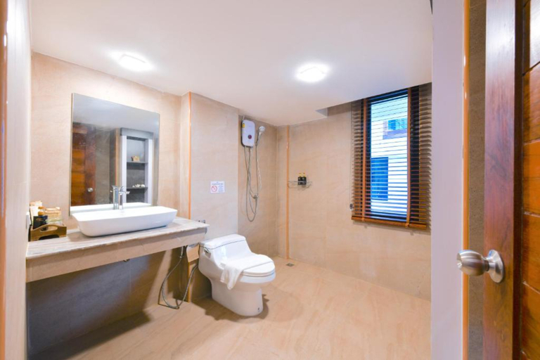 Bathroom 5, PP Mountain Beach Resort, Mueang Krabi