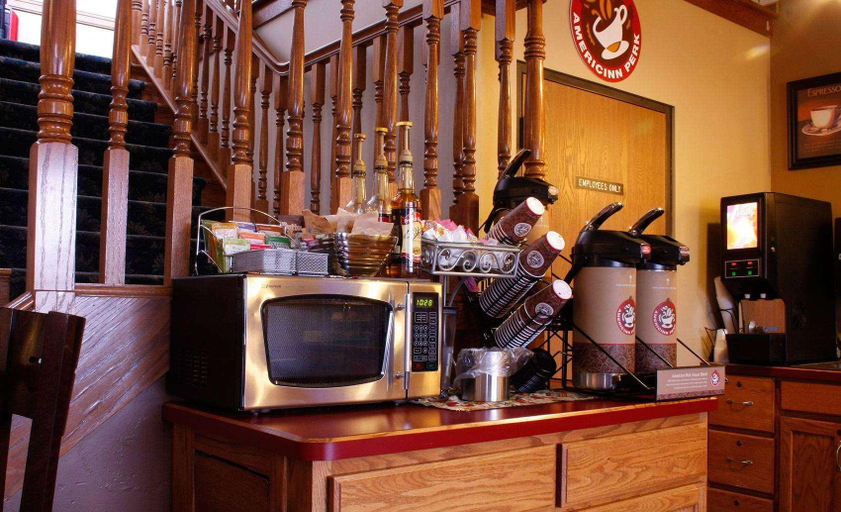 Food & Drinks 5, AmericInn by Wyndham Sturgeon Bay, Door