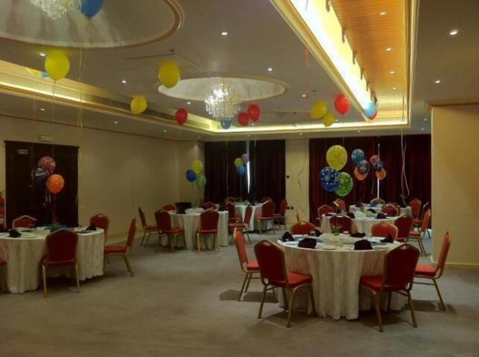 Food & Drinks 5, Larosa Hotel, Bausher