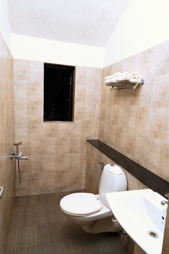 Bathroom 4, Goodland's Falling Water, Idukki