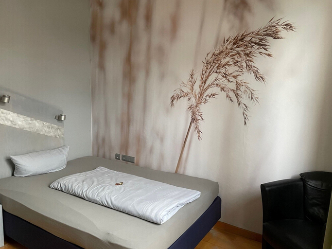 Bedroom 4, Hotel & Restaurant Badischer Hof, Rastatt