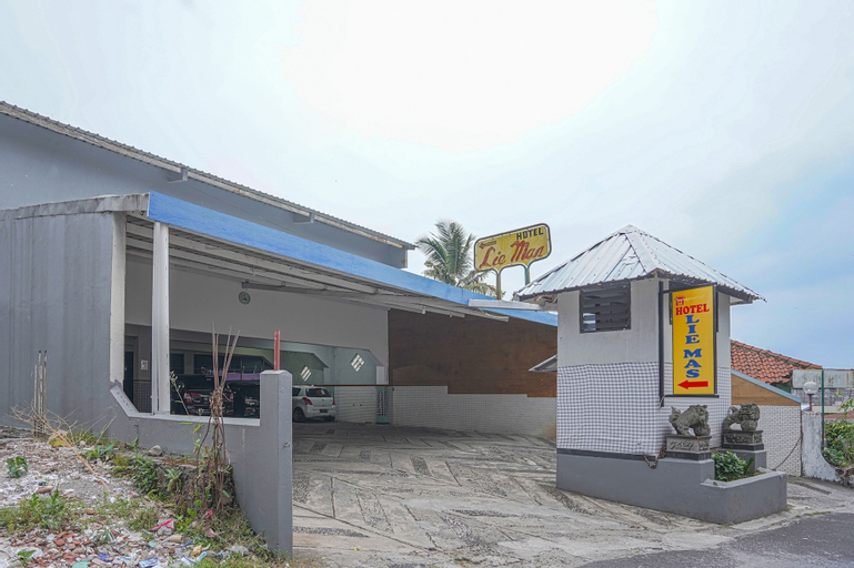 Front of property 5, OYO 90132 Lie Mas Hotel, Pasuruan