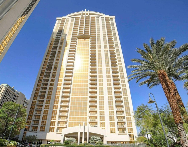 Exterior & Views 2, Premium Suite w/balcony at The Signature, Clark
