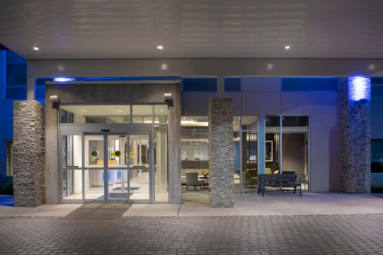 Exterior & Views 5, Holiday Inn Express & Suites NORTH BRUNSWICK, Middlesex