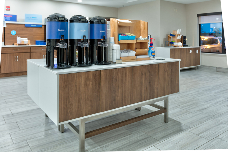 Food & Drinks 5, Holiday Inn Express & Suites MINNEAPOLIS SW - SHAKOPEE, Scott