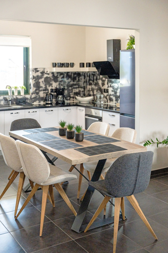 Food & Drinks 5, Amabilis City Apartment, Ionian Islands
