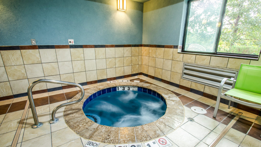 Sport & Beauty 2, Holiday Inn Express & Suites OLATHE SOUTH, Kansas City