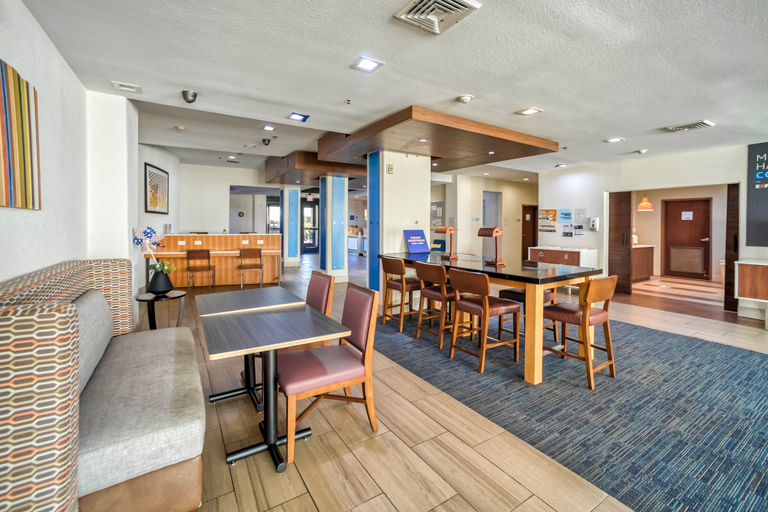 Food & Drinks 3, Holiday Inn Express & Suites BEEVILLE, Bee