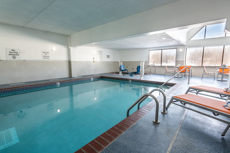 Sport & Beauty, Holiday Inn Express & Suites COON RAPIDS-BLAINE AREA, Anoka