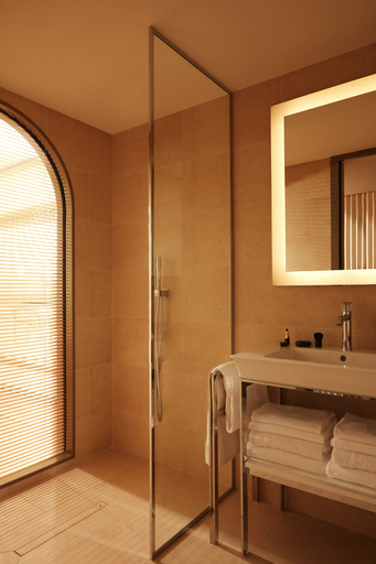 Bathroom 5, Mondrian Bordeaux Les Carmes, Gironde