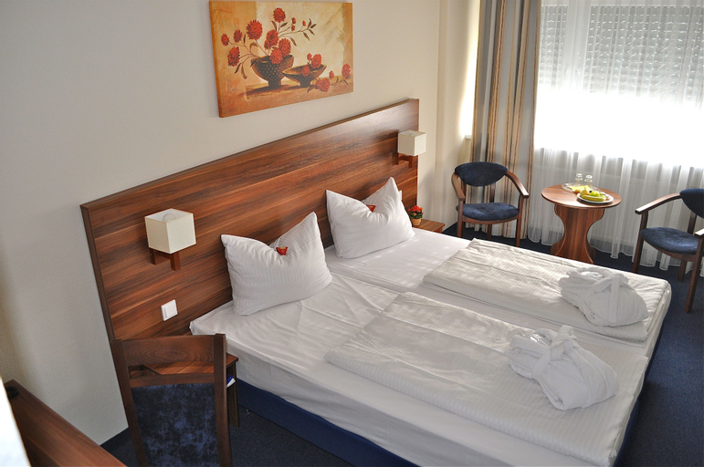 Bedroom 3, Savoy Hotel Frankfurt, Frankfurt am Main