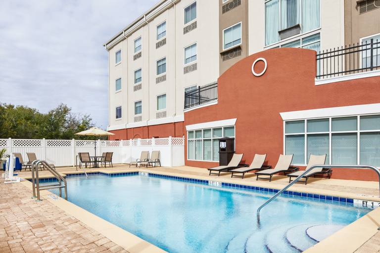 Sport & Beauty 2, Holiday Inn Express & Suites PALATKA NORTHWEST, Putnam