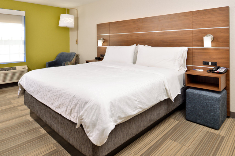 Bedroom 2, Holiday Inn Express & Suites NORTH KANSAS CITY, Jackson