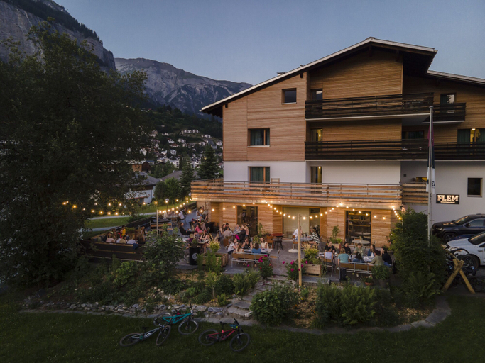 Exterior & Views