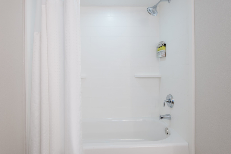 Bathroom 5, Holiday Inn Express & Suites NEAREST UNIVERSAL ORLANDO, Orange