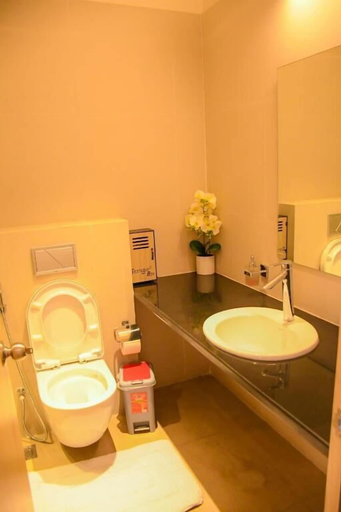 Bathroom 3, Aqua Inn, Kinshasa