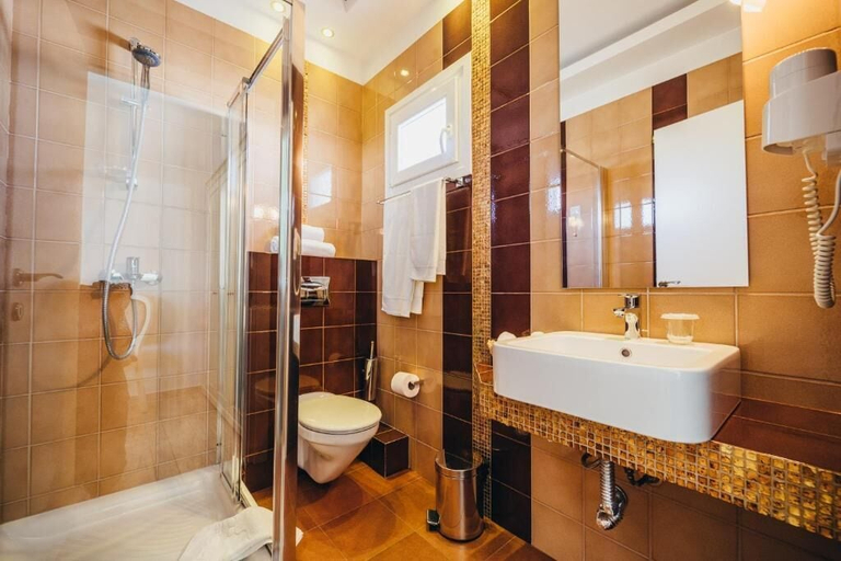 Bathroom 5, To Spiti tis Sofias, West Macedonia