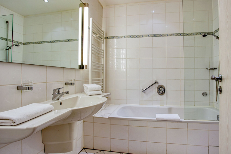 Bathroom 5, Hotel Kischers Landhaus, Region Hannover
