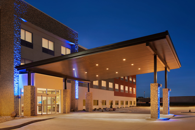 Exterior & Views 5, Holiday Inn Express & Suites BEAVER DAM, Dodge