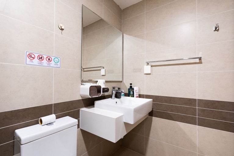 Bathroom 5, RiverGate Residence by Emily in Town, District 4