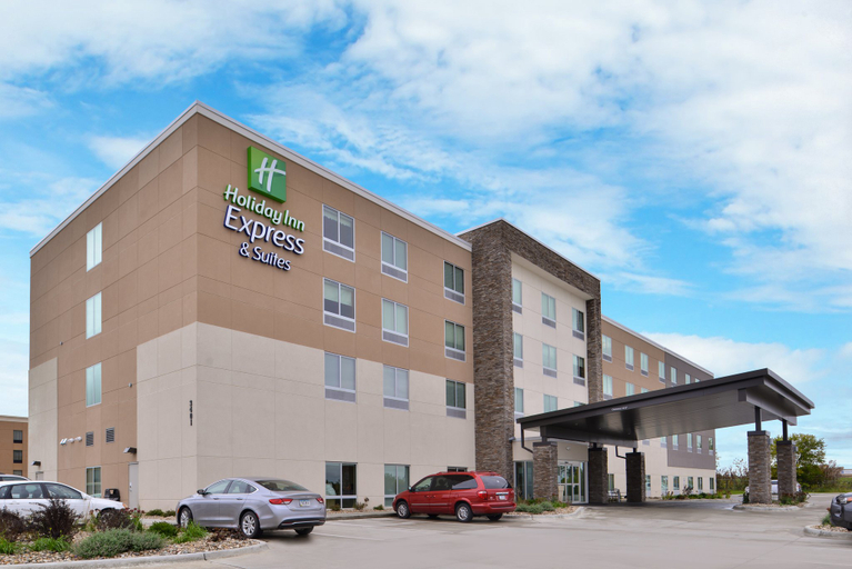 Exterior & Views 3, Holiday Inn Express & Suites MARSHALLTOWN, Marshall