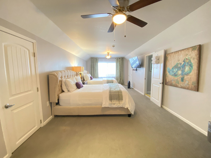Bedroom 3, The Sky View Inn, San Bernardino